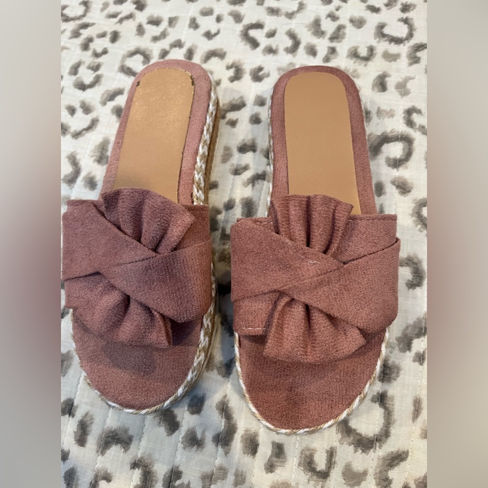 Lightweight pink sandals